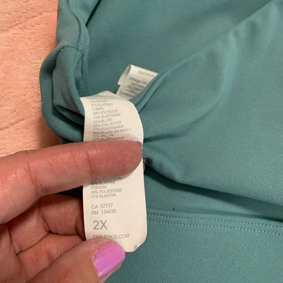 Fabletics Workout Set 2X/3X Like New - Picture 5 of 6
